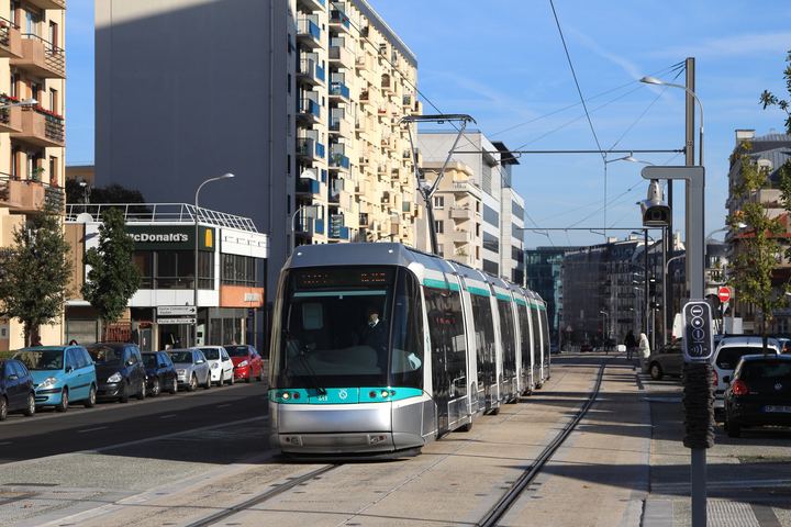 Rame du T6 à la station Vauban à Châtillon