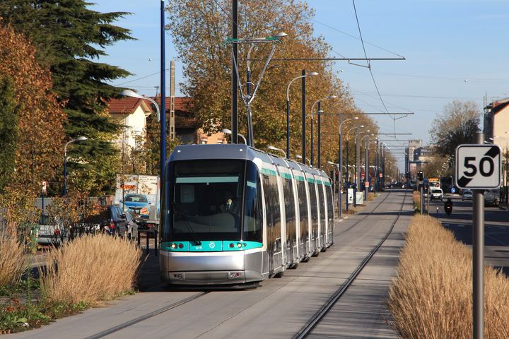 Rame du T6 à la station Hôpital Béclère à Clamart