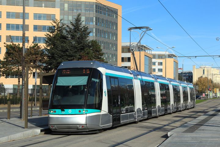Rame du T6 à la station Dewoitine à Vélizy