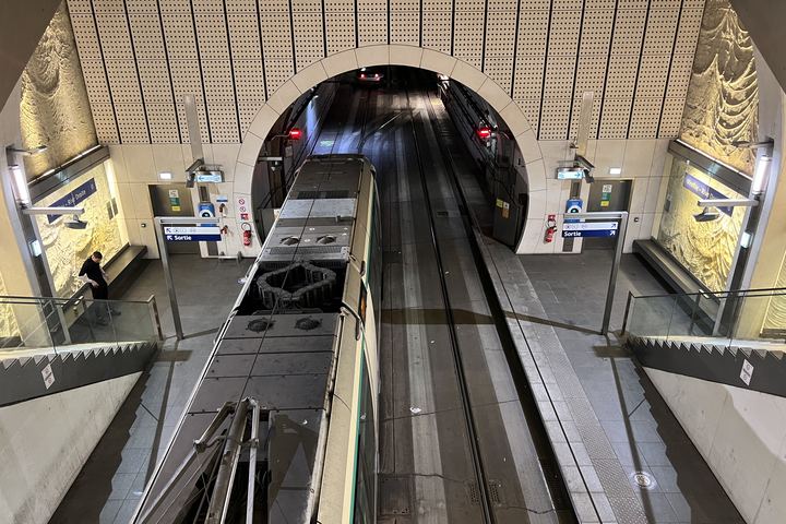 Arches de la station Viroflay-Rive-Droite vues de la mezzanine